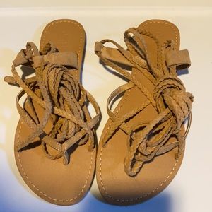 BRAND NEW . CHARLOTTE RUSSE . TAN NUDE REALLY LONG TIE UP SANDALS 🩴 VERY PRETTY